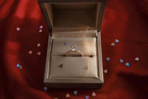 Gratis Immagine gratuita di anello d'oro, anello di fidanzamento, costoso Foto a disposizione