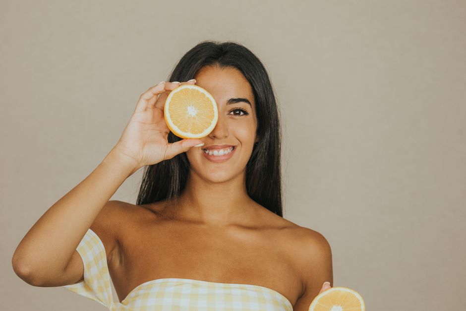 How Long Does Vitamin C Take to Fade Dark Spots? Dermatologist Timeline (2026)