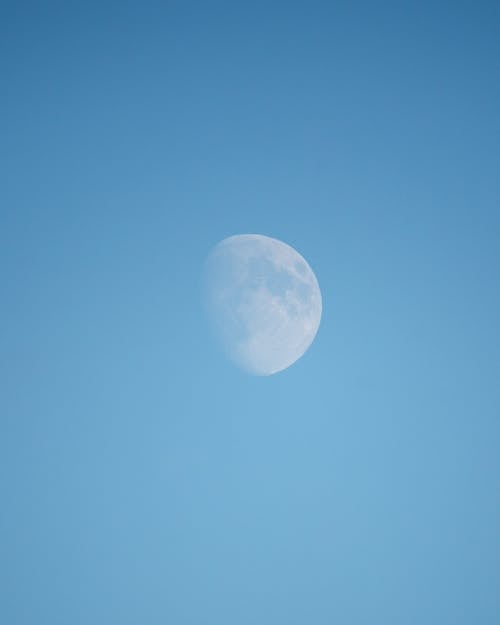 Free Third Quarter Moon Visible by Day on Blue Clear Sky Stock Photo