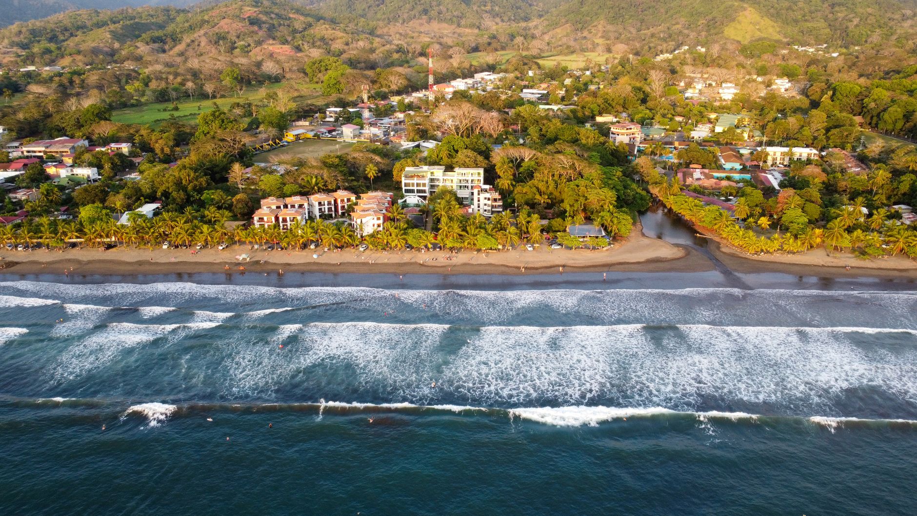 Belize vs Costa Rica: Which Central American Destination is Best for You?