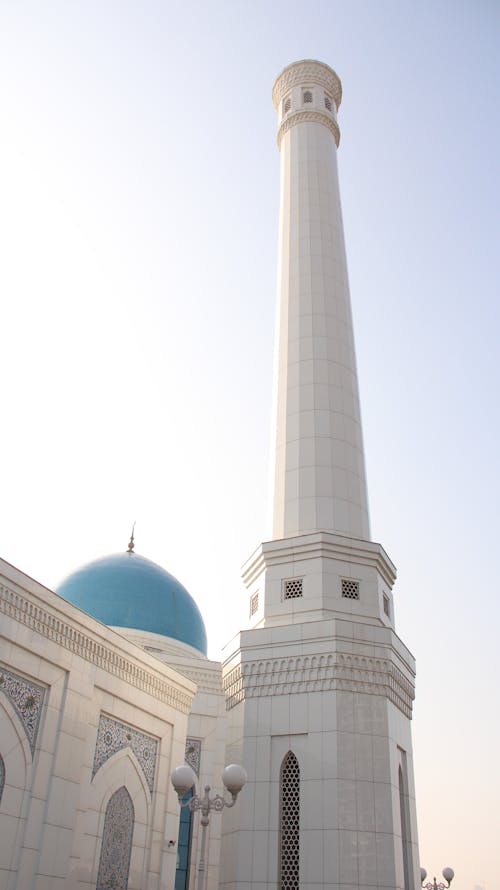 Foto profissional grátis de céu branco, espiritualidade, islam ota masjidi