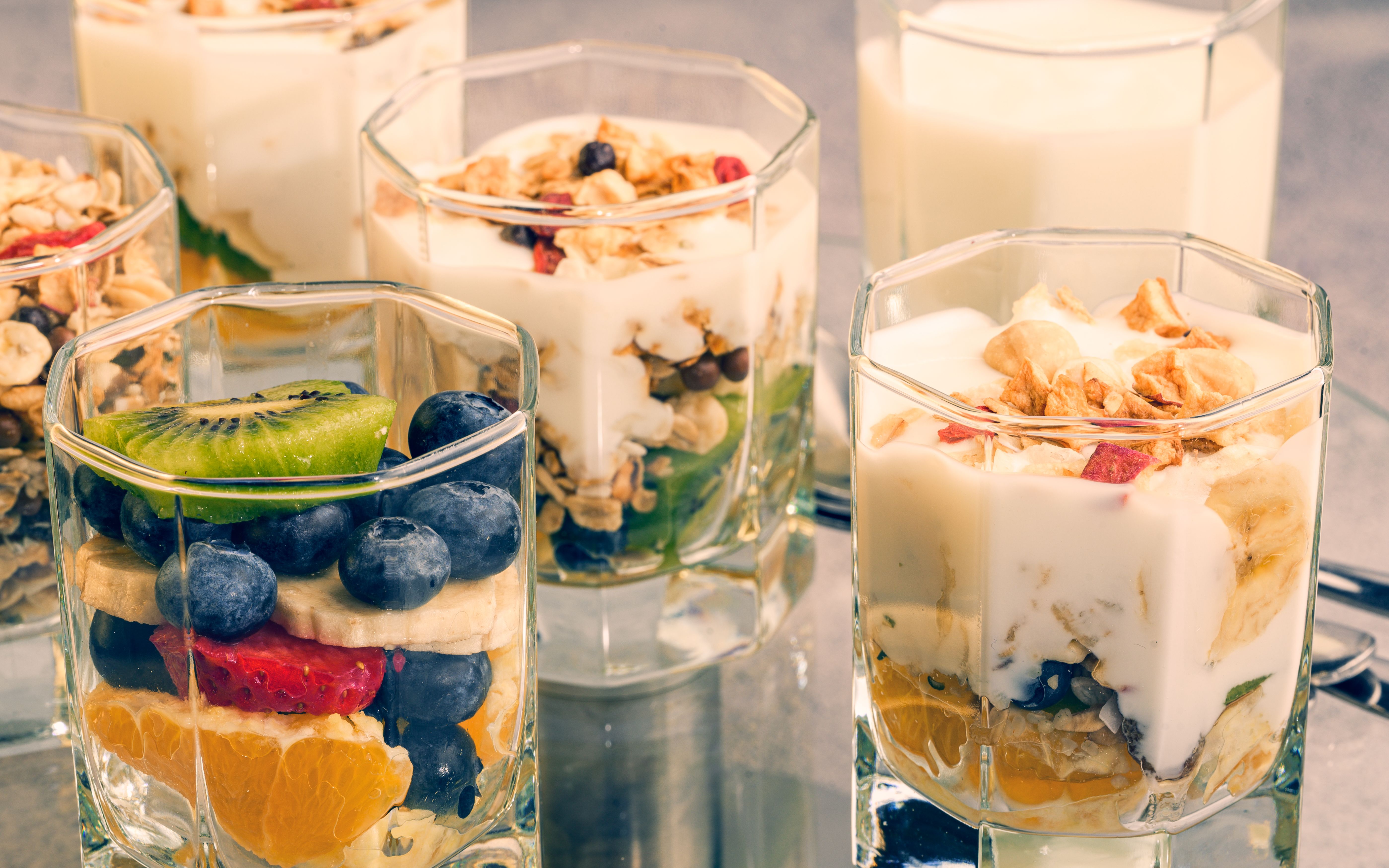 2. Greek Yogurt Parfait (2 minutes)