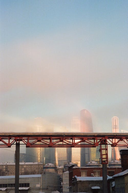 Бесплатное стоковое фото с вертикальный выстрел, горизонт, город