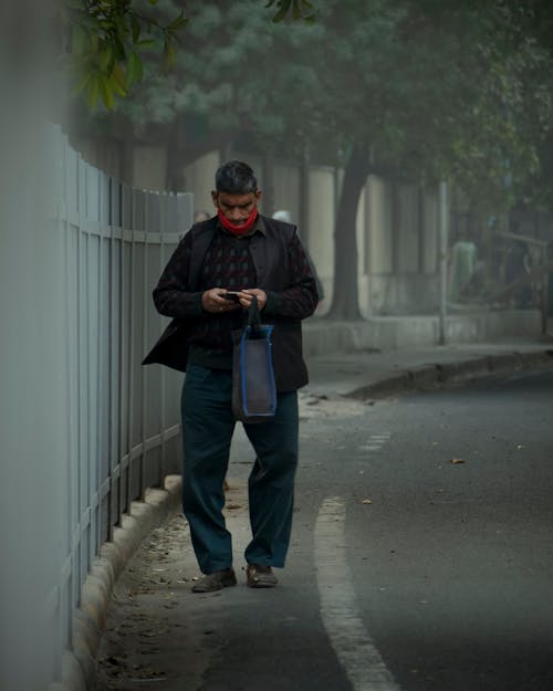 Δωρεάν στοκ φωτογραφιών με covid, άνδρας, απασχολημένος