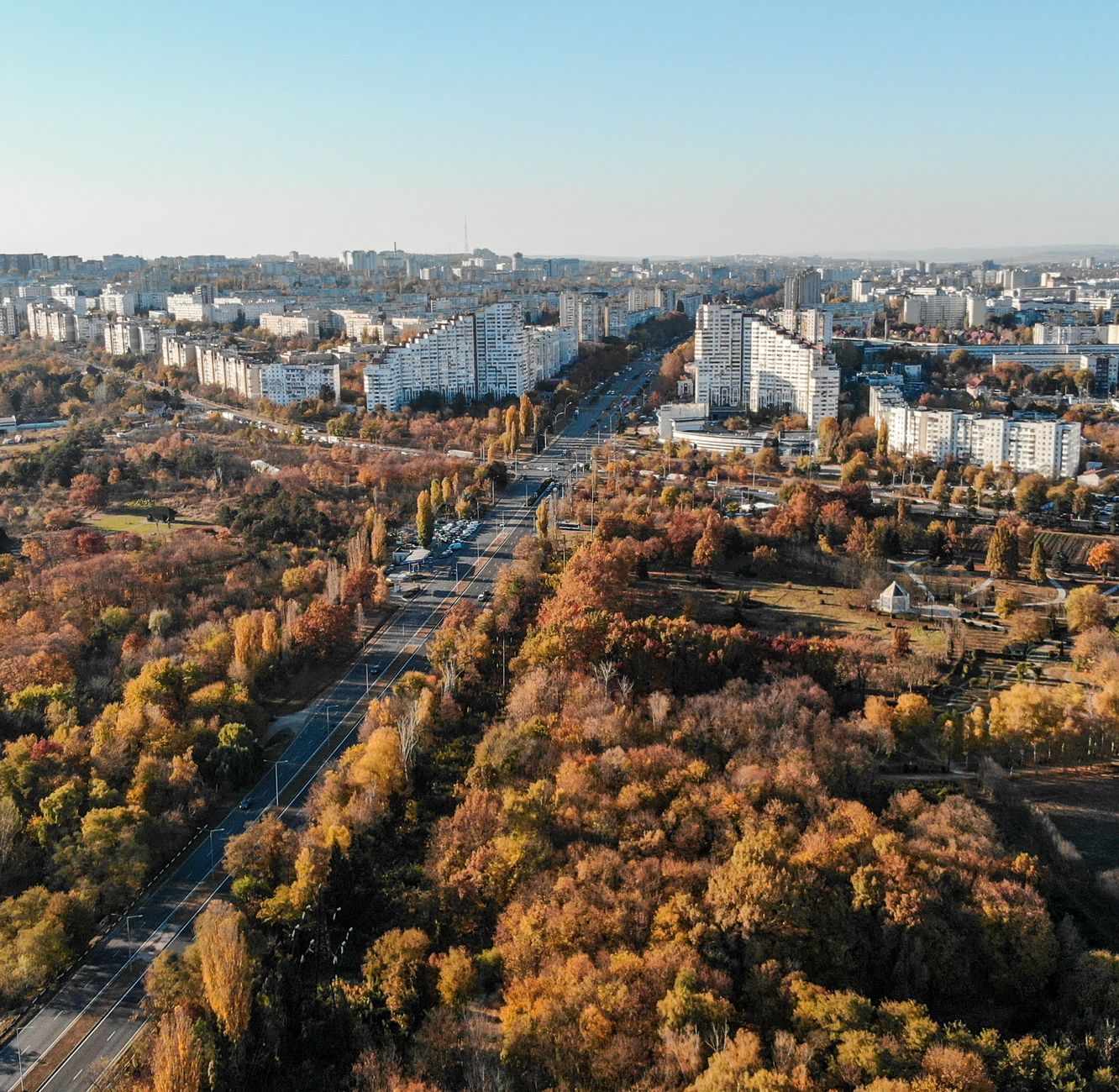 Cinci drone ucrainene au survolat spațiul aerian moldovean, o a șasea fiind găsită prăbușită lângă Chișinău înaintea vizitelor lui Nicușor Dan și Volodimir Zelenski