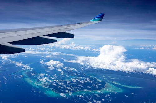 Kostnadsfria Kostnadsfri bild av flygplan, flygvinge, moln Stock foto