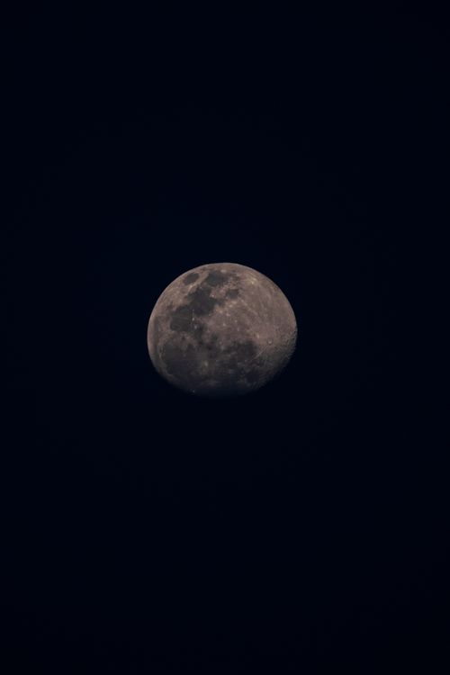 Free Captivating high-resolution image of the moon set against a dark night sky, highlighting lunar details. Stock Photo