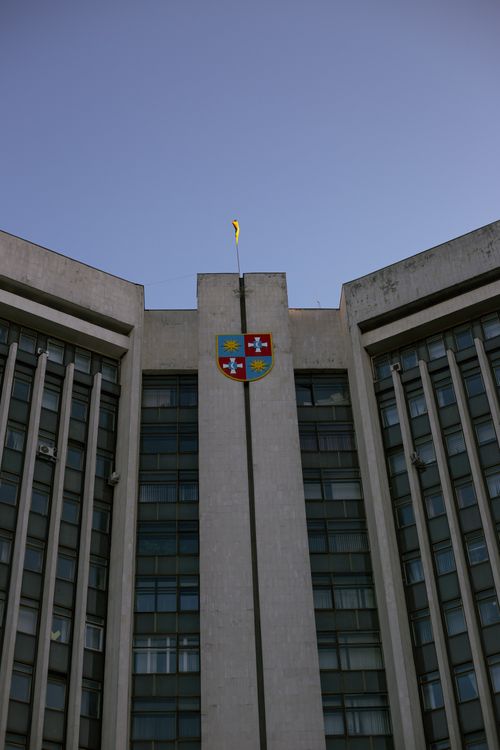 Free Low-angle view of a government office building with a clear blue sky. Stock Photo