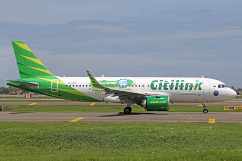 Foto profissional grátis de aeronave, aeroporto, avião comercial