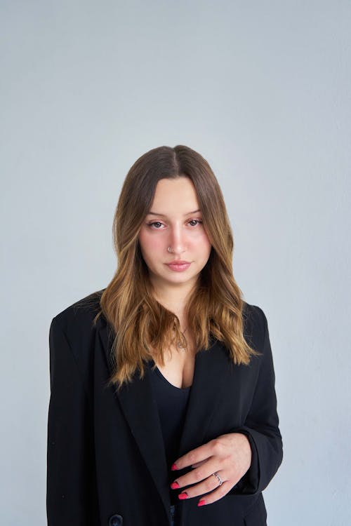 Free A Woman Wearing a Blazer  Stock Photo