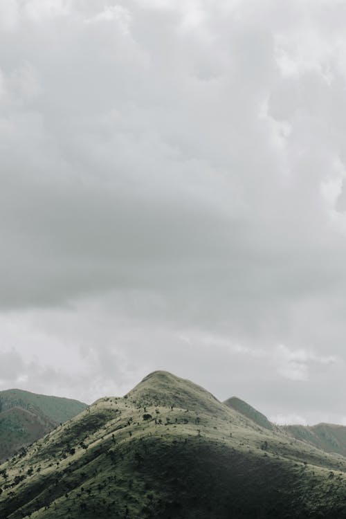 Green Mountain Under White Clouds