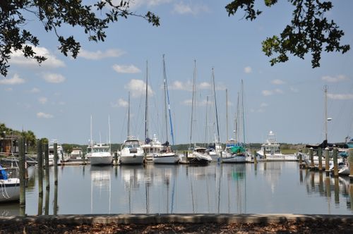 Free Scenic marina in Florida with sailboats and yachts docked on a peaceful day. Stock Photo