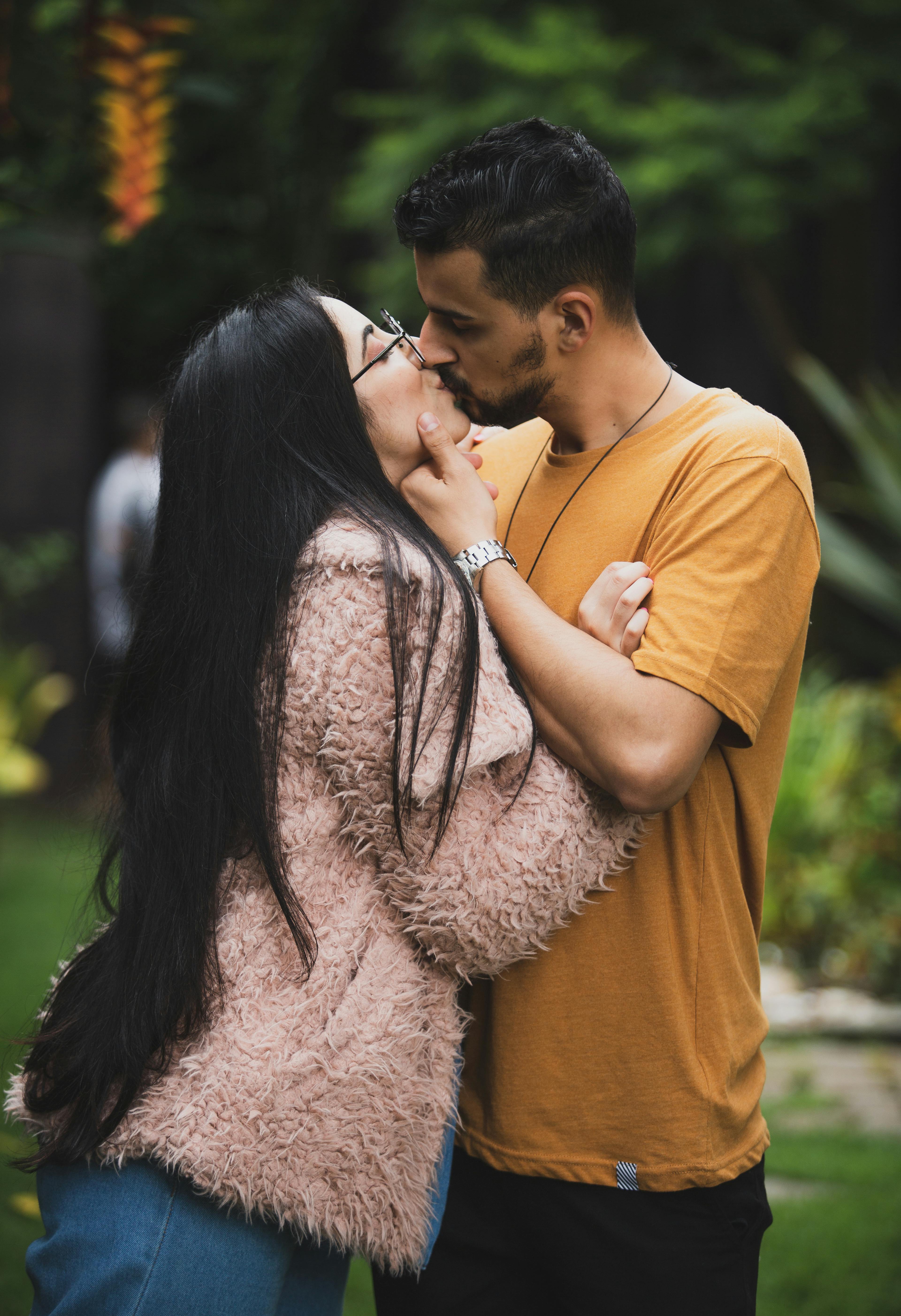 𝐋𝐨𝐰𝐊𝐞𝐲 Couple Poses | Gallery posted by Alyssa Johnson | Lemon8