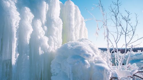 Free Breathtaking view of frozen ice formations and bare trees in a serene winter landscape. Stock Photo