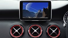 现代汽车仪表板配备了数字显示屏，呈现未来派景观