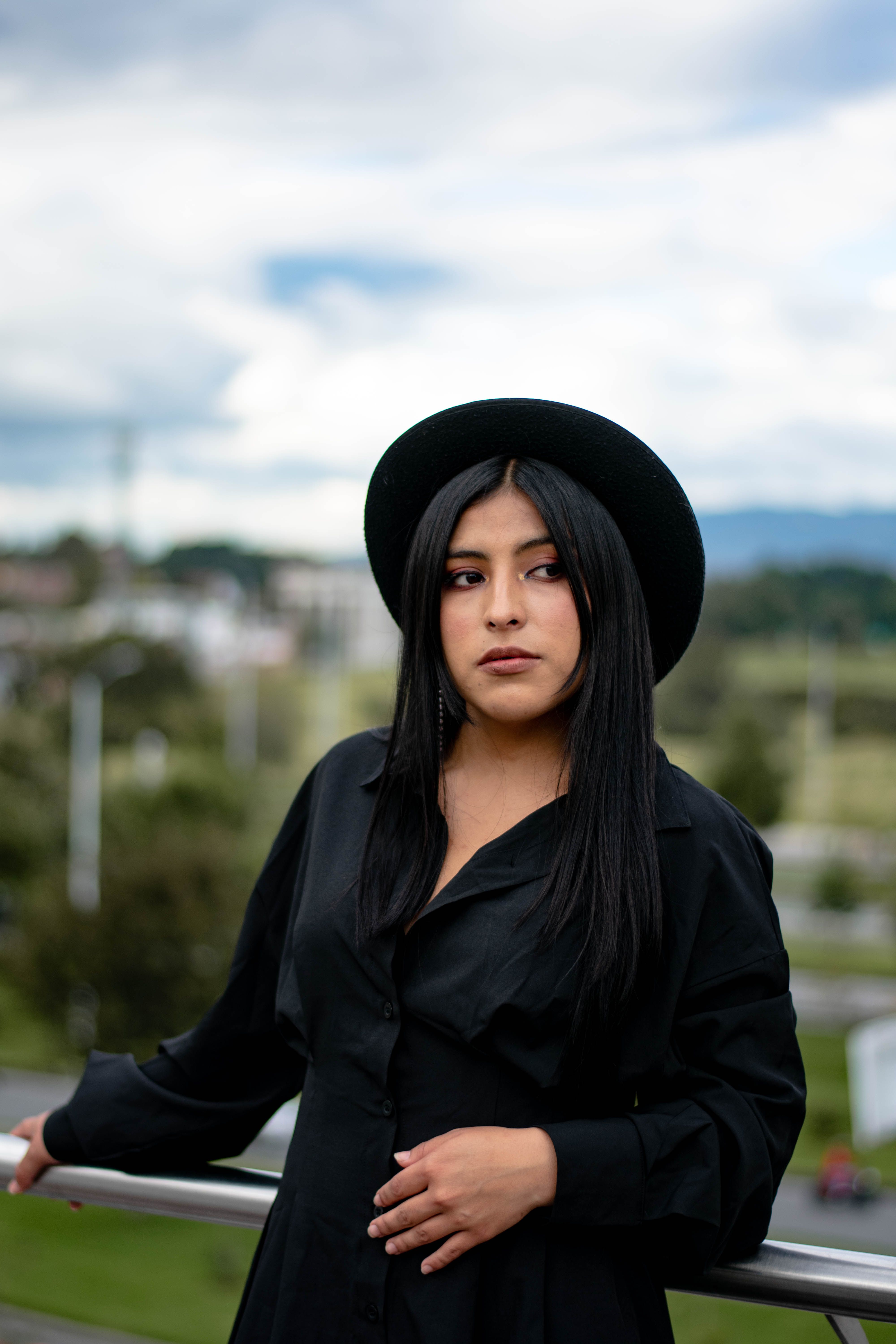 Foto de stock gratuita sobre abrigo negro, adulto joven, al aire libre ...