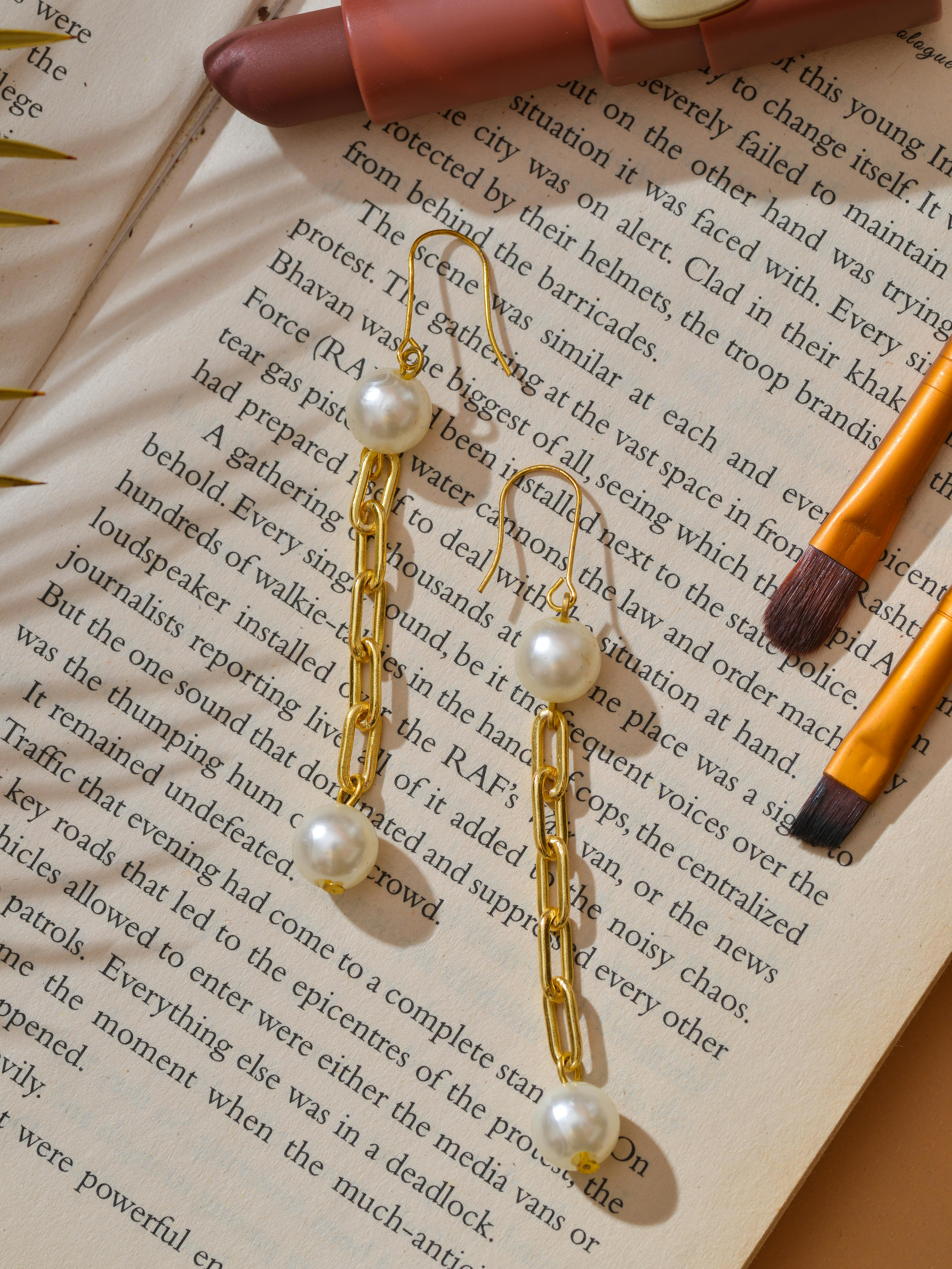 Earrings made of yellow 585 gold - thin straight stick, earnut with chain |  Jewelry Eshop