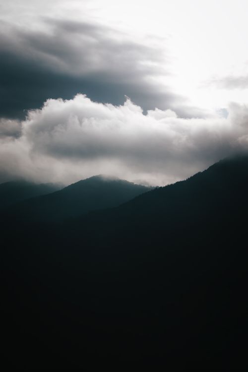 Free A stunning view of clouds over the İzmir mountains capturing a dramatic and moody atmosphere. Stock Photo