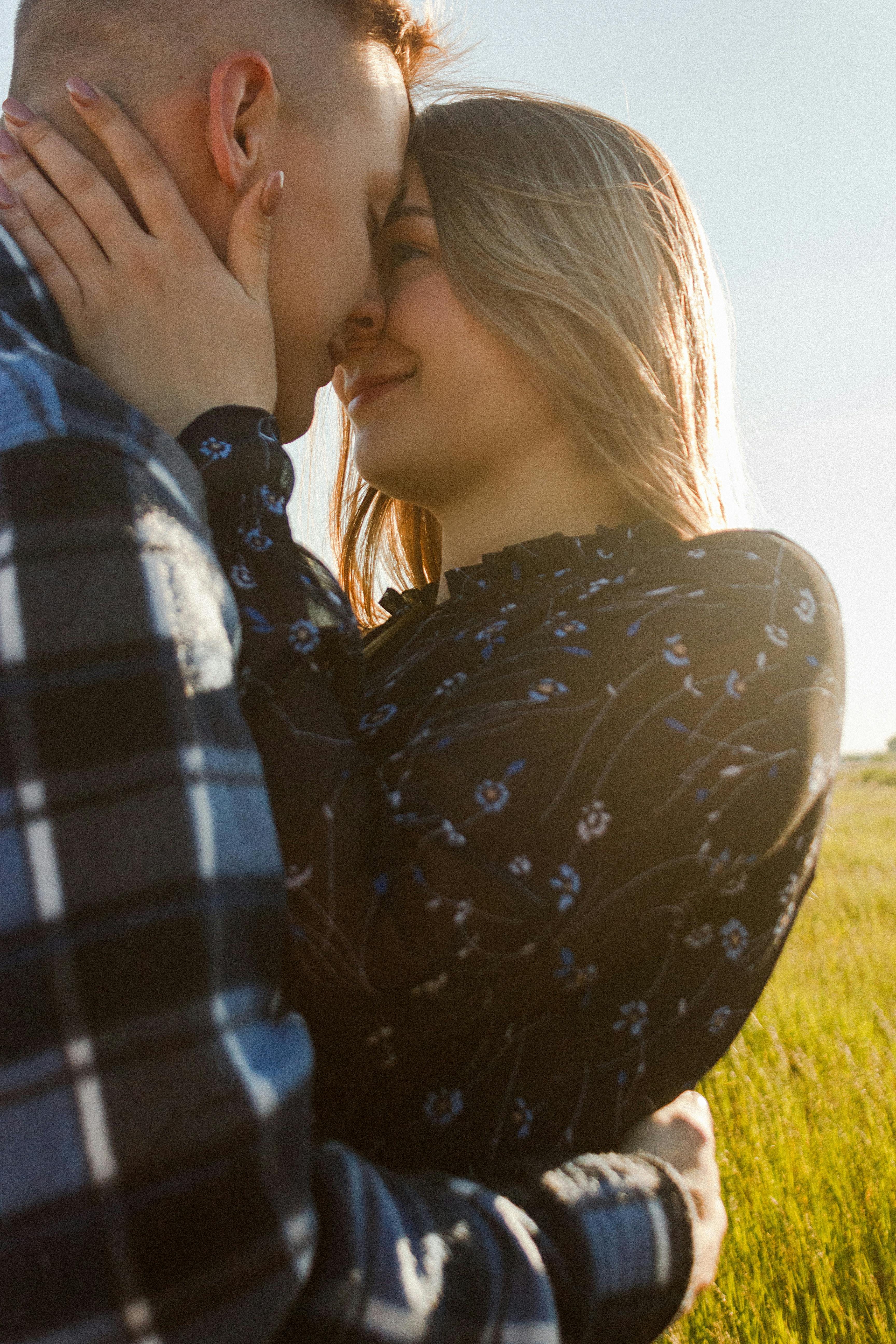 499 Couple Kissing Romantic Pose Stock Photos - Free & Royalty-Free Stock  Photos from Dreamstime