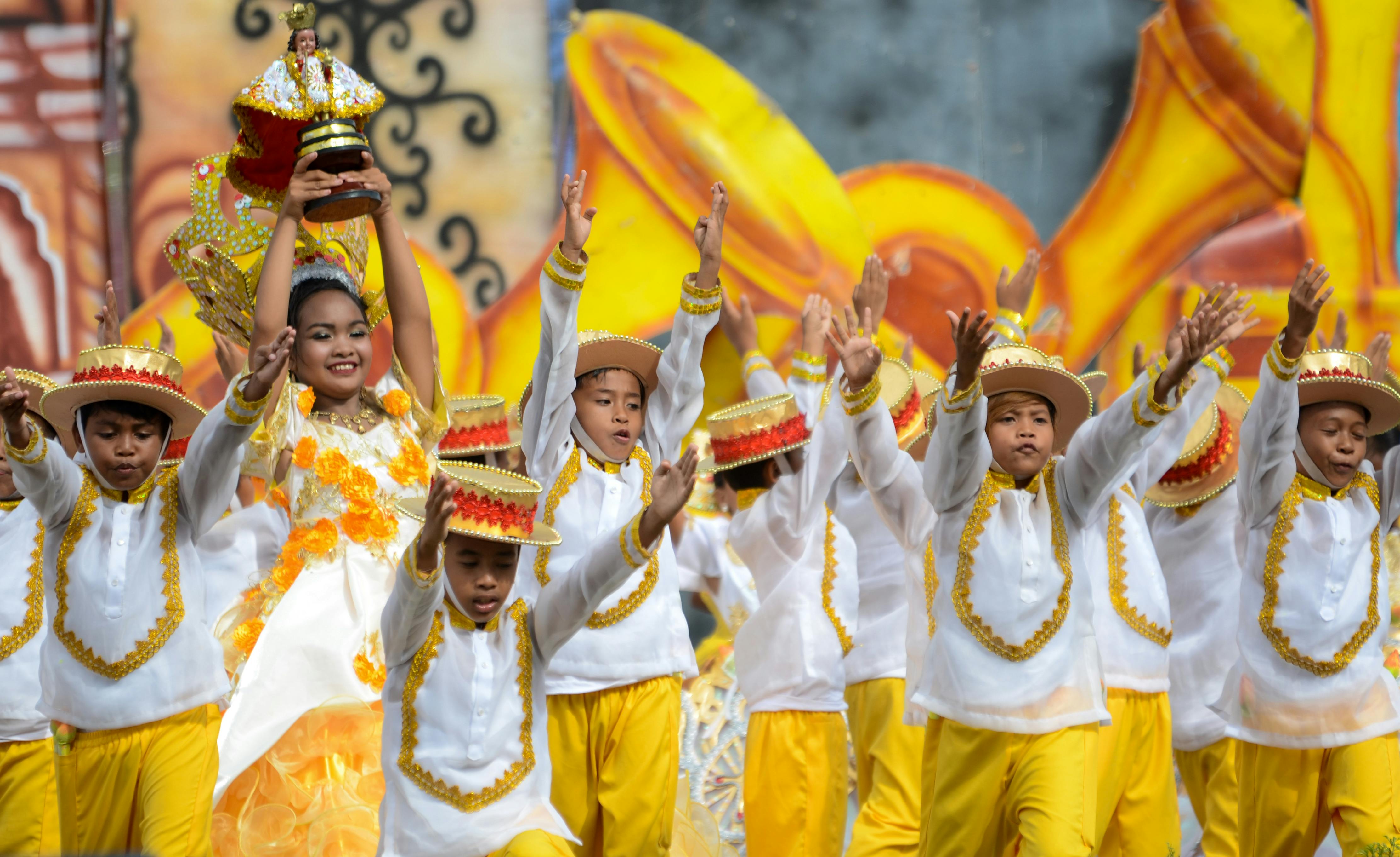 Frank Worthley Generel frø A Group of Children in Costumes Dancing During the Sinulog Festival in Cebu  City, Central Visayas, Philippines · Free Stock Photo