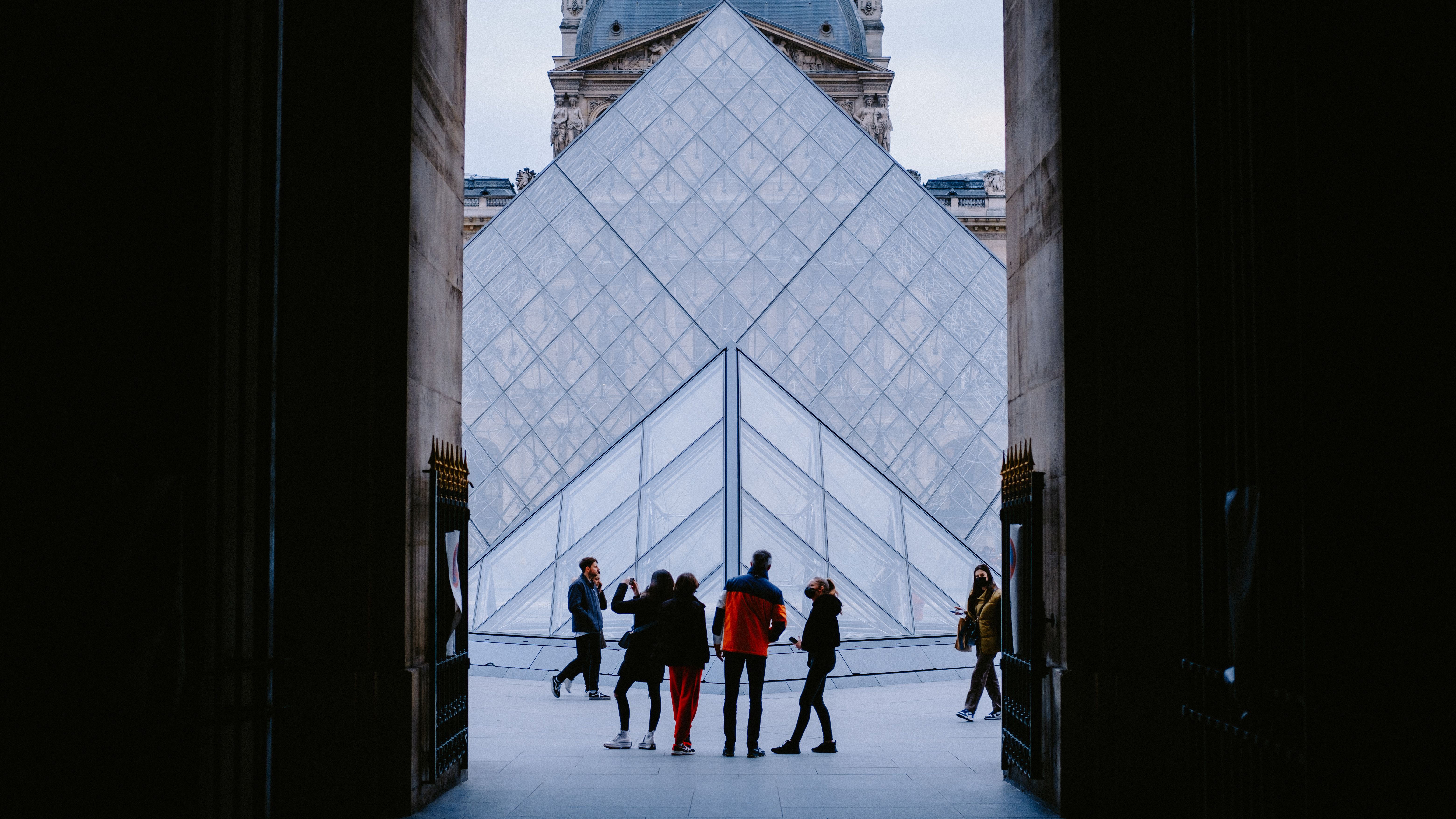 Voyage culturel pas cher en Europe 2026 : 9 cités des auberges de jeunesse historiques où l’esprit v