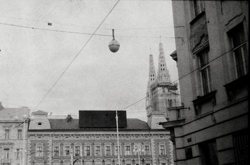 Foto d'estoc gratuïta de 35 mm, blanc i negre, centre de la ciutat