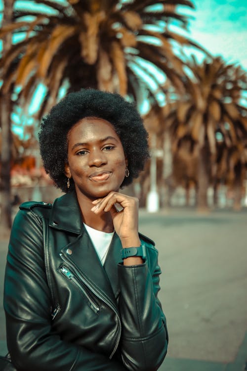 Gratis stockfoto met afro haar, Afro-Amerikaanse vrouw, bomen