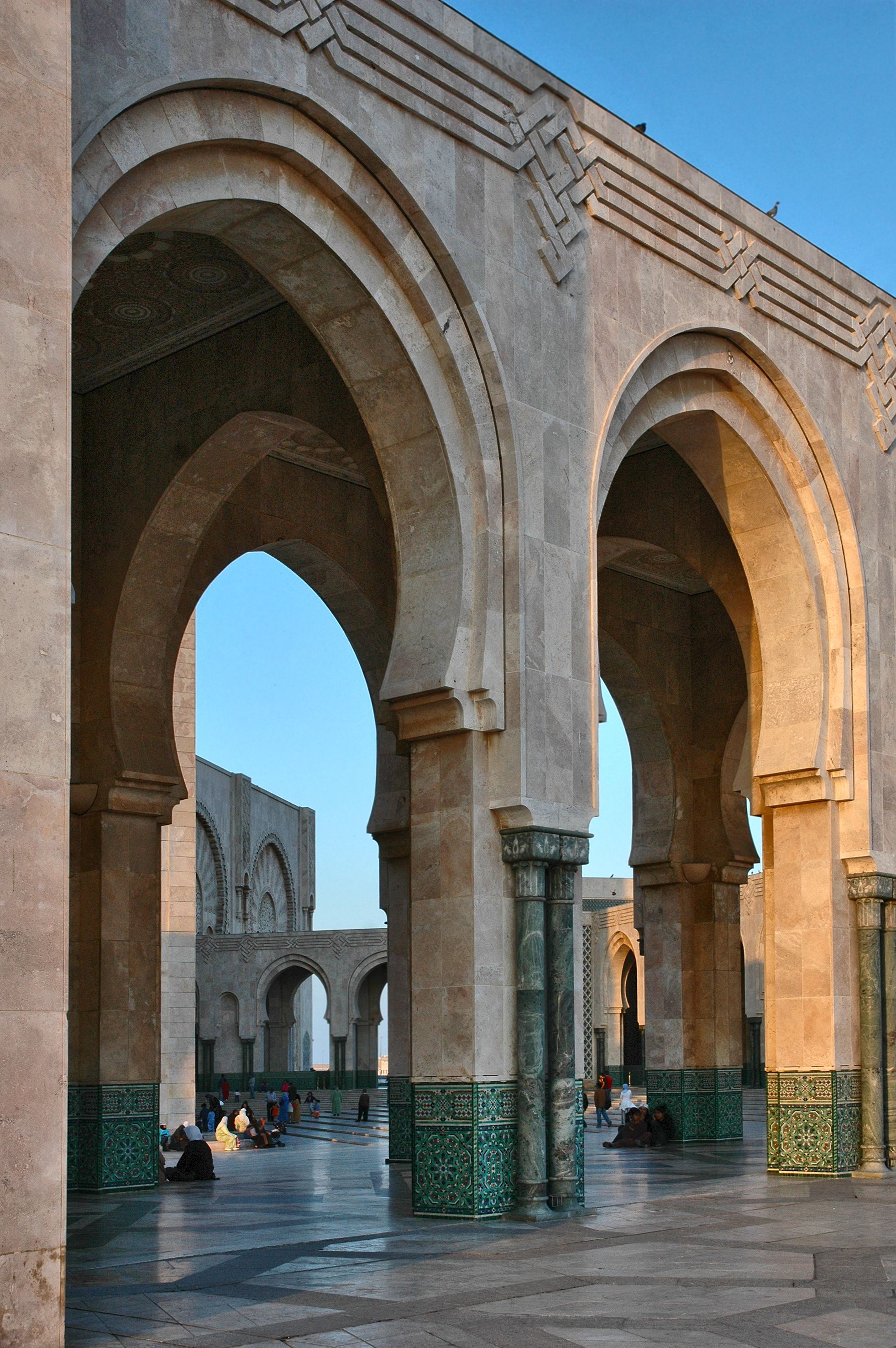 Arch Columns of a Mosque · Free Stock Photo