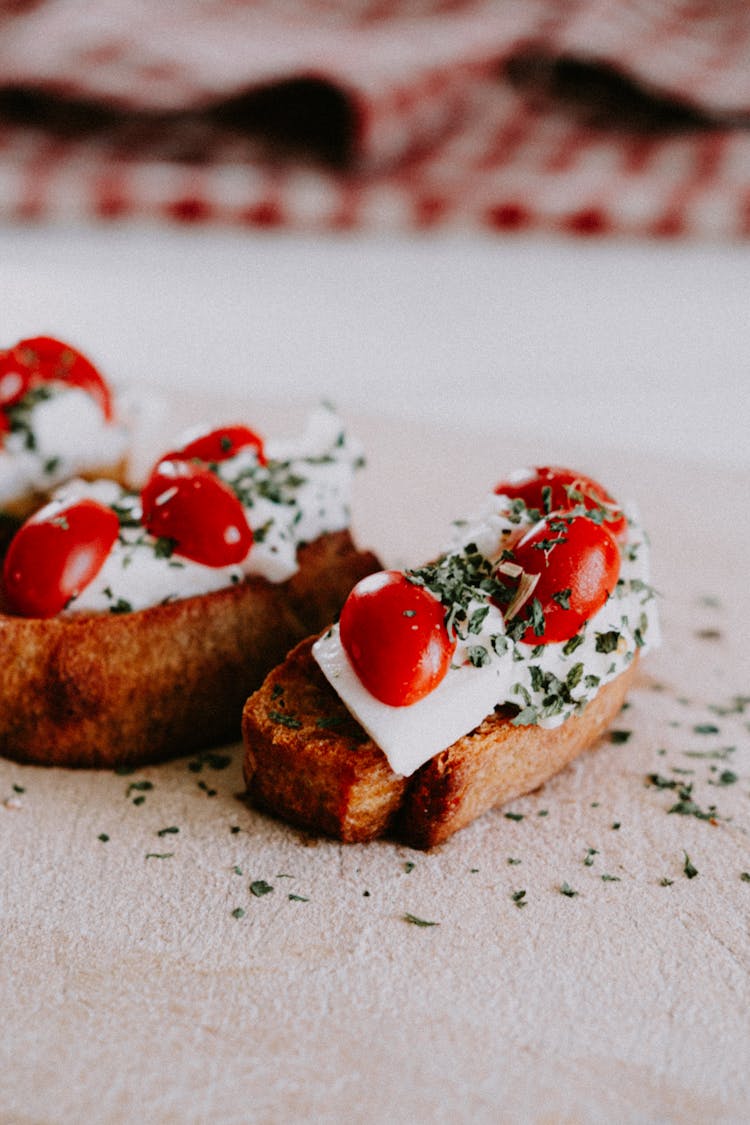 Sandwiches With Cheese And Tomatoes 