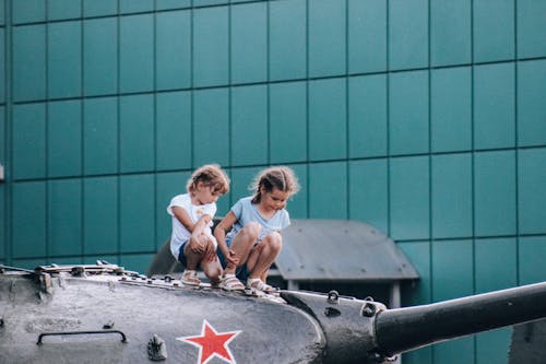 бесплатная Бесплатное стоковое фото с военный автомобиль, война, девочки Стоковое фото