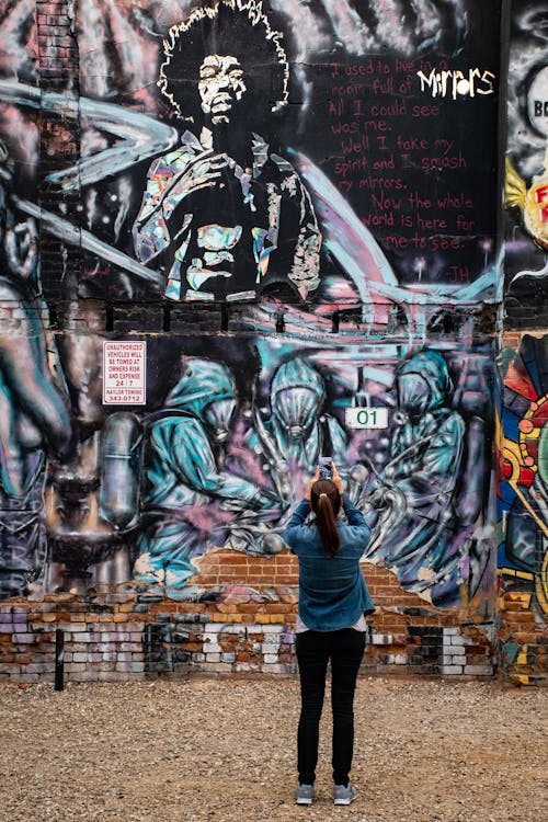 Fotografía De Una Mujer Tomando Fotografías