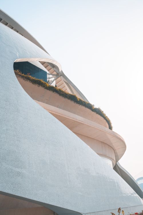 Free Dynamic modern building design with unique curves, under a clear sky. Stock Photo