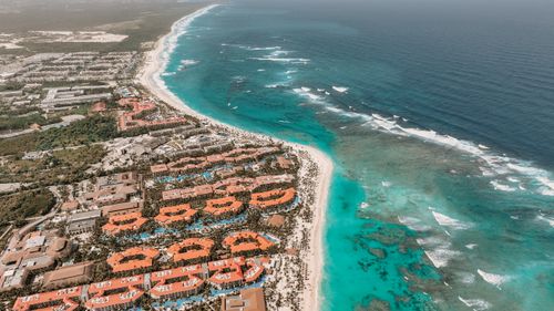 Free An aerial photo capturing a sprawling beach resort with turquoise waters and white sandy beaches. Stock Photo