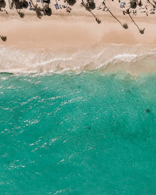 Foto profissional grátis de aerofotografia, água azul-turquesa, litoral