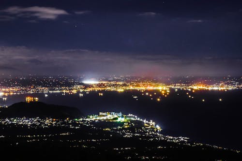 Бесплатное стоковое фото с cluds, голубое небо ночью, гора