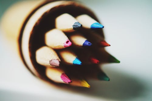 Kostnadsfria Kostnadsfri bild av färgade pennor, färgrik, makro Stock foto
