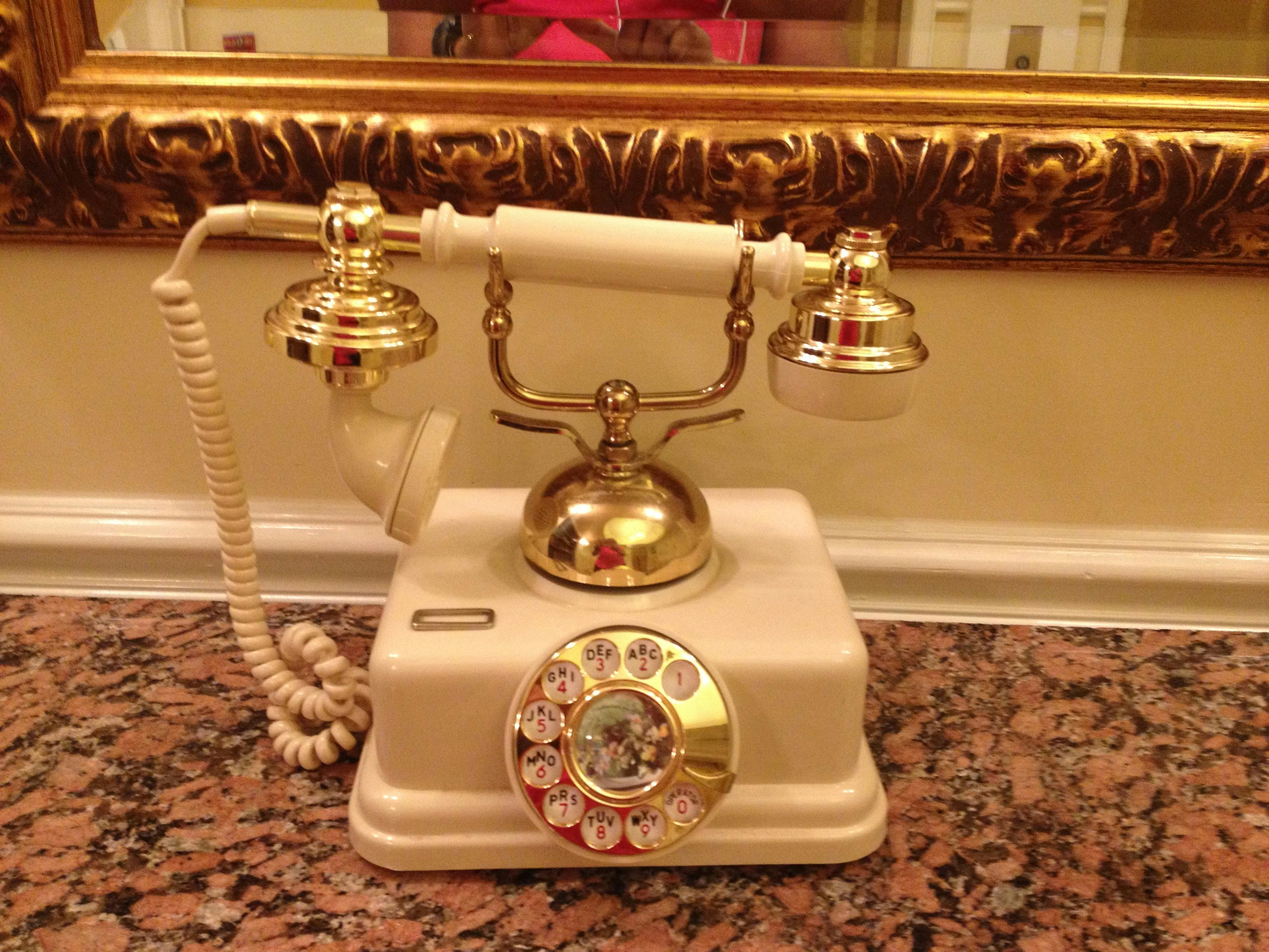 Free stock photo of old school telephone