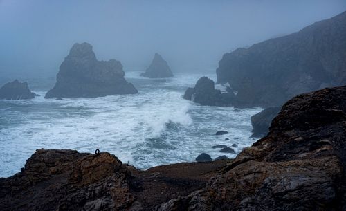 Moody seascape with rock formations, photo by David McElwee on Pexels