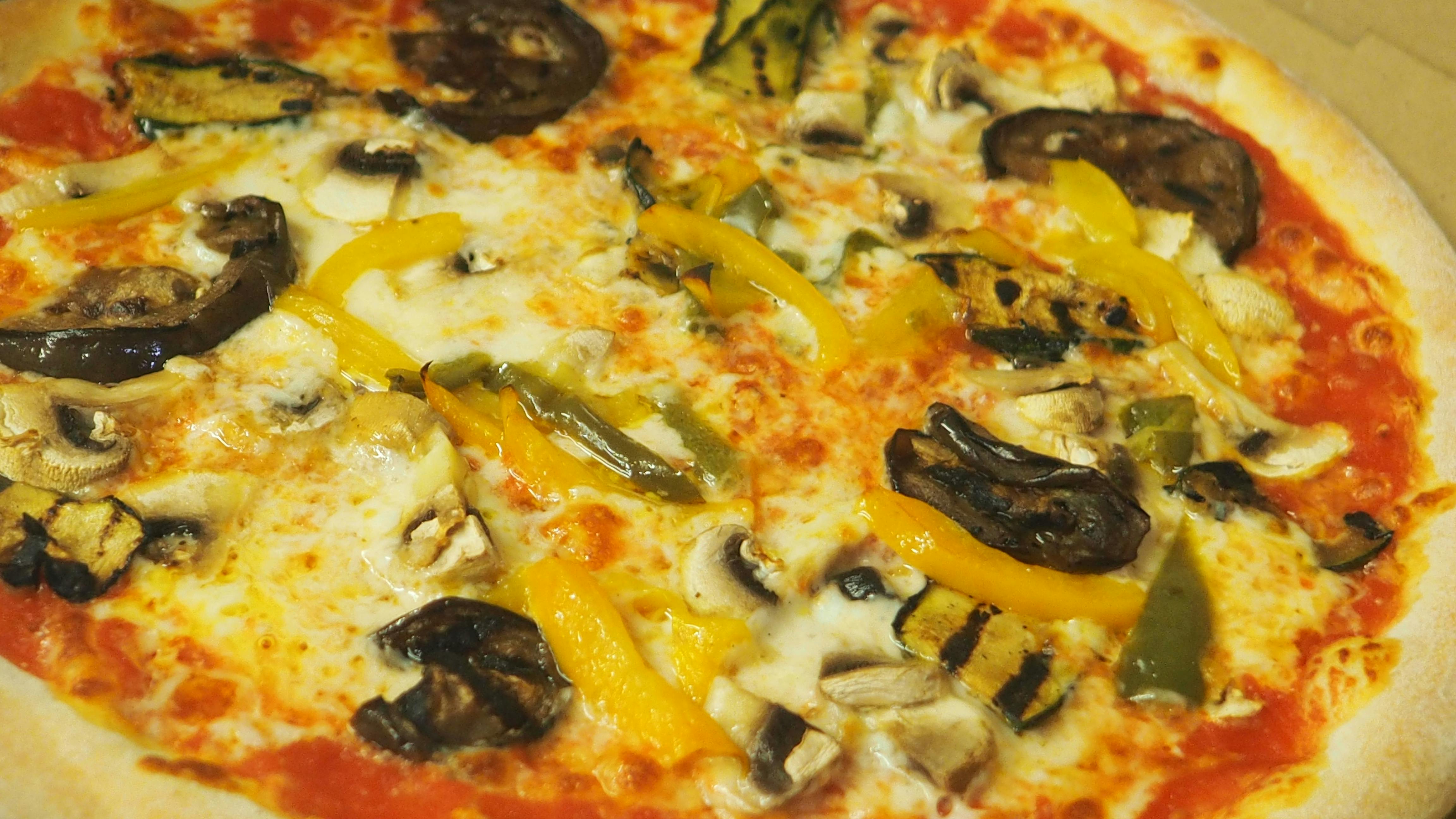 Kostenloses Foto zum Thema: italienische pizza, leckere pizza, paprika