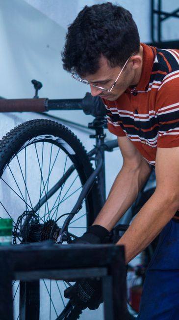 Reparatie van een stuur bij een professioneel wielrenner