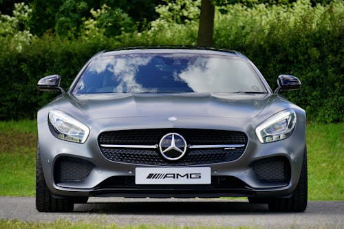 Grijze Mercedez Benz Amg