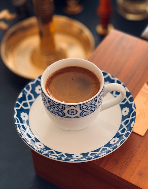 cappuccino, dikey atış, Fincan içeren Ücretsiz stok fotoğraf