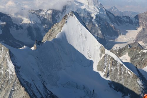Free A breathtaking view of a snow-covered mountain peak under a clear sky, showcasing the magnificence of nature. Stock Photo