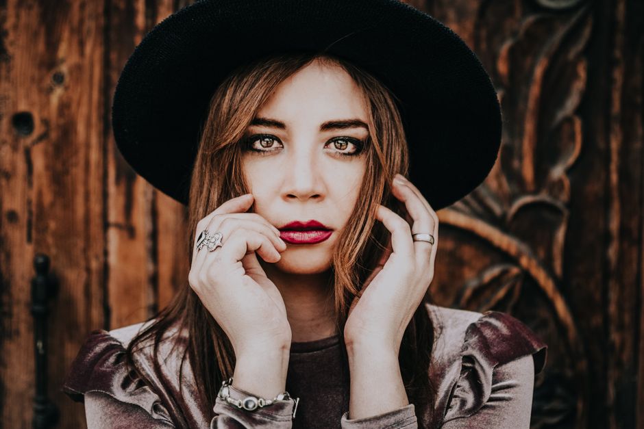 Makeup dan Rambut yang Sesuai dengan Gaya Boho Chic Makeup dan Rambut yang Sesuai dengan Gaya Boho Chic