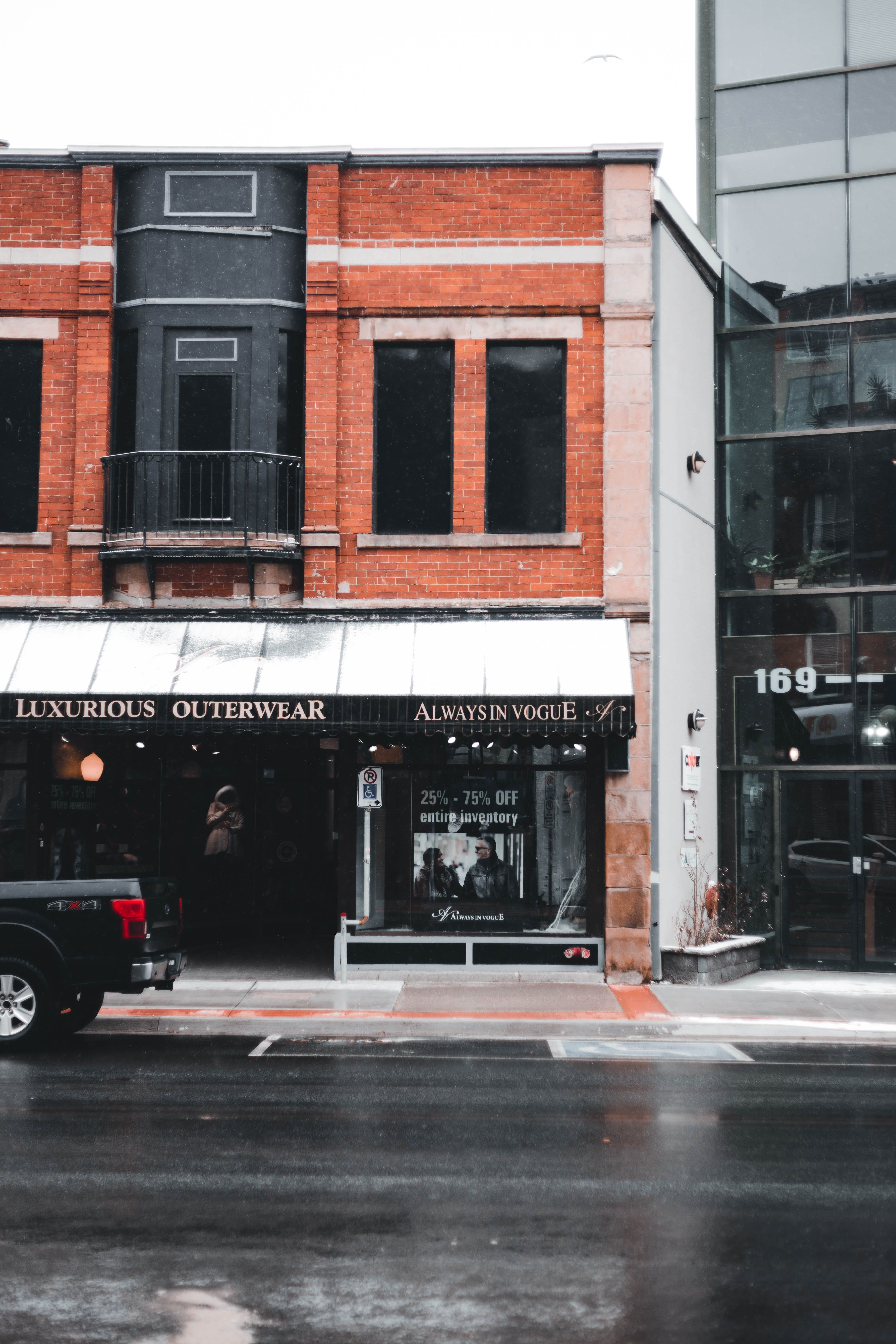 Mattress delivery downtown Brantford residential area - Mattress Miracle Brantford