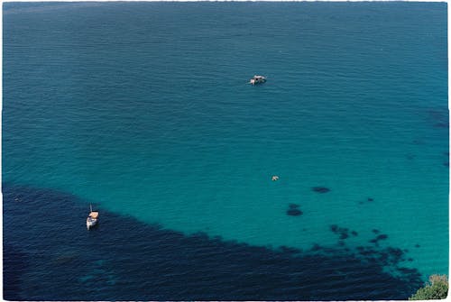 Immagine gratuita di acqua azzurra, barche, esterno