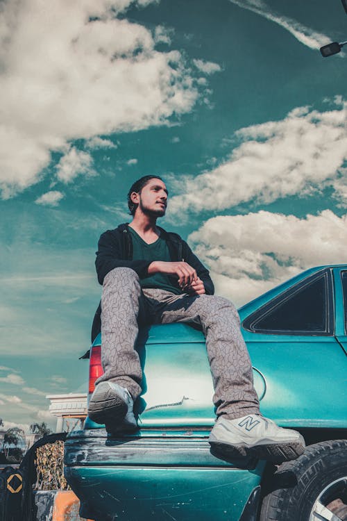 Immagine gratuita di auto, cielo azzurro, guardando lontano