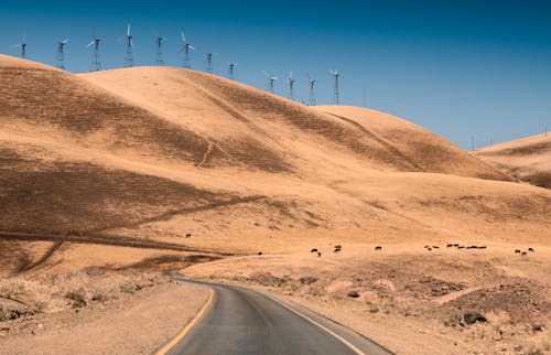 Foto d'estoc gratuïta de aerogeneradors, àrid, desert