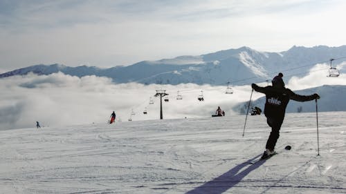 Δωρεάν στοκ φωτογραφιών με Άνθρωποι, βουνά, κάνω σκι