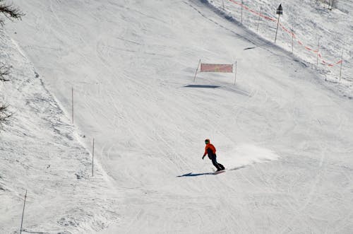 Základová fotografie zdarma na téma horské oblasti, jízda na snowboardu, osoba